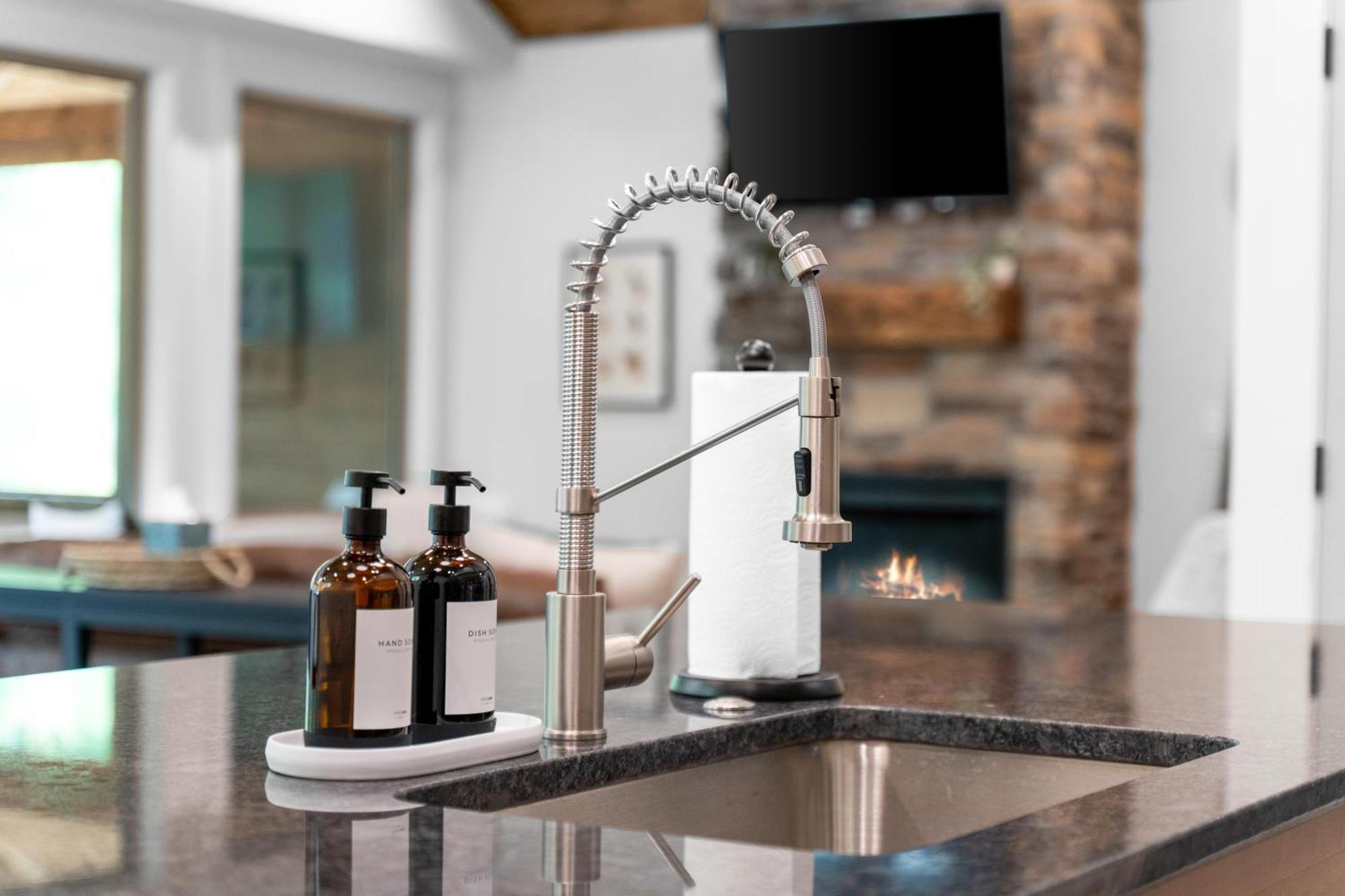 New Ozark Oasis Luxe Cabin Retreat With Hot Tub Hollister Екстериор снимка